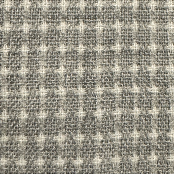 New Lands’ End grey long scarf with small fringe - Picture 7 of 8